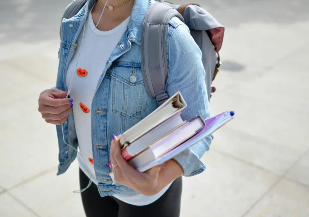 5 TIPS TO KEEP YOUR STUDENT ORGANIZED